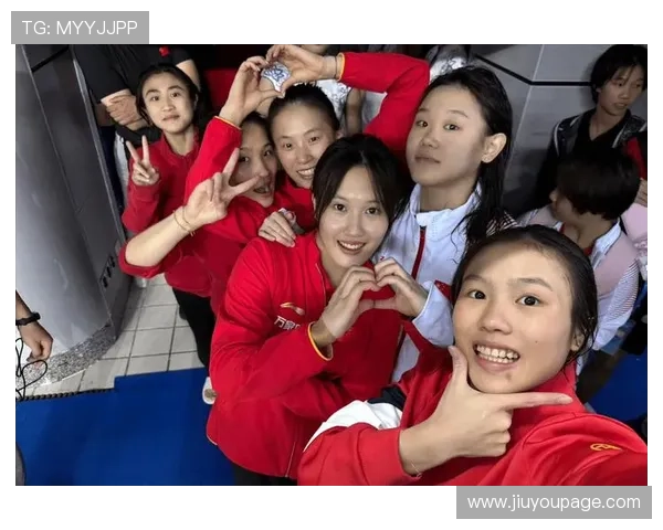 全运会混双颁奖礼：冠军笑容灿烂，亚军难掩失落